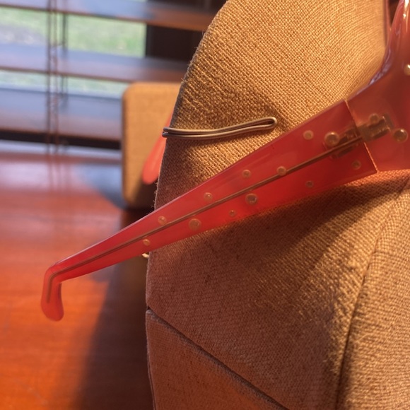 Vintage Rose Pink Coloured Sunglasses. - Picture 3 of 7